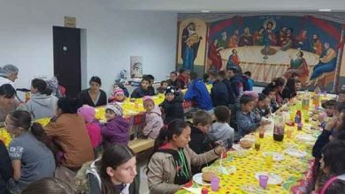 Photo of Doi preoți din Teleorman au ridicat, lângă biserici, cantine sociale unde hrănesc sute de copii și bătrâni fără ajutor